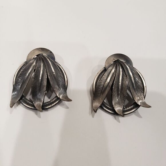 Vintage Antiqued Metal Feather & Ring Clip On Earrings - Picture 1 of 8